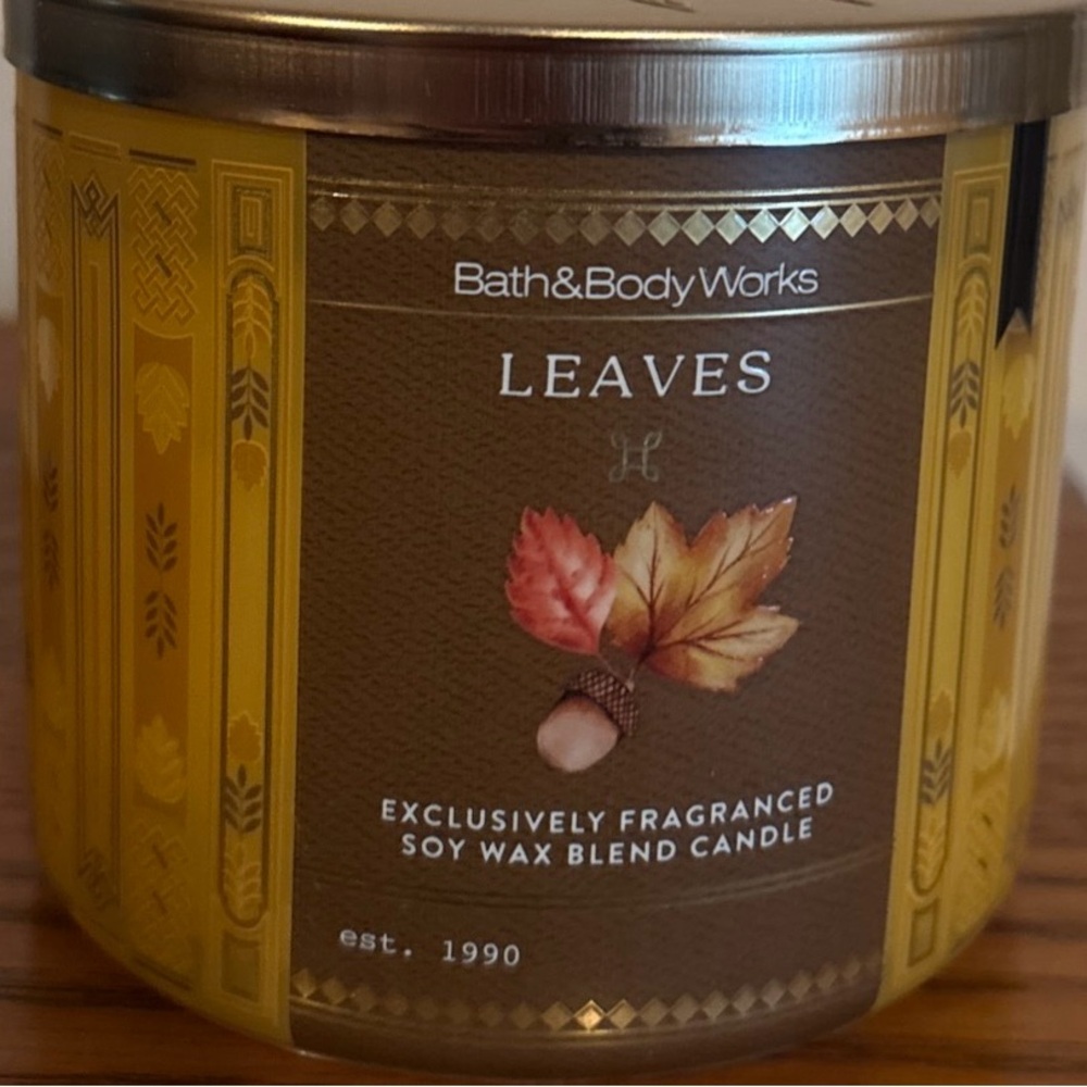 Bath & Body Works “Leaves” 14.5 oz scented Candle -